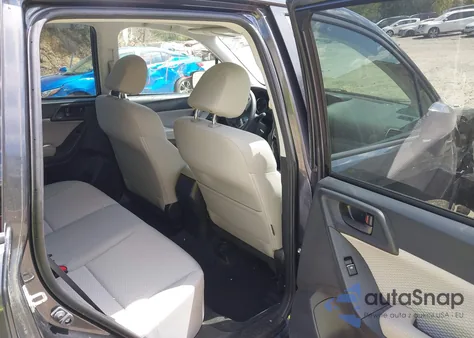 2018 Subaru Forester 2.5I Premium z USA, uszkodzony, nr VIN JF2SJAEC4JH480661